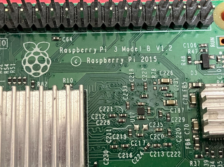 Raspberry Pi 3 Model B V1.2 の基盤 